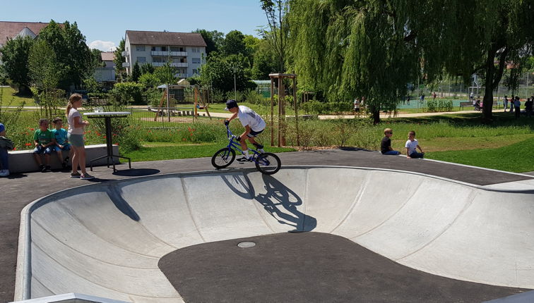 Offener Skate-Bowl aus Beton